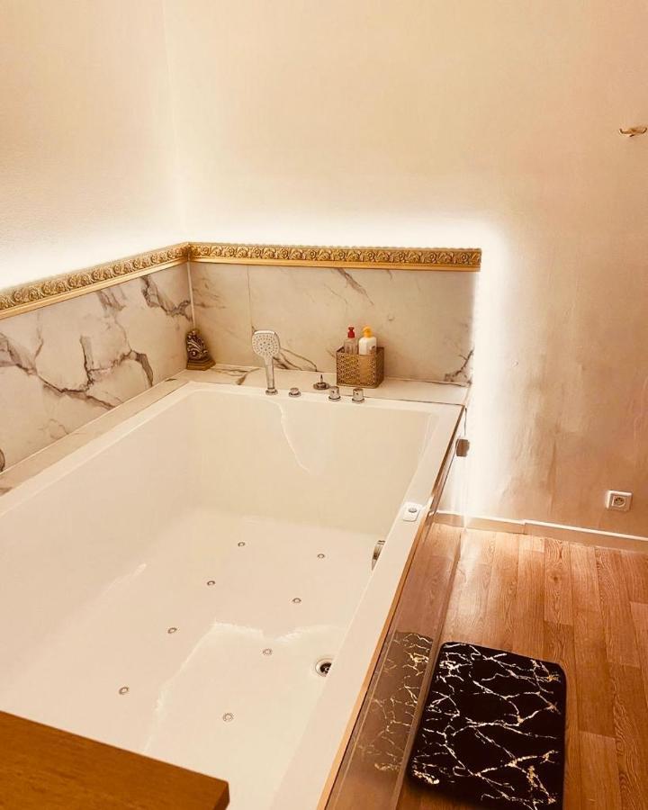 Jacuzzi Love Room Parigi Esterno foto