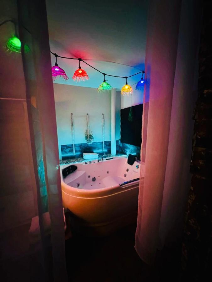 Jacuzzi Love Room Parigi Esterno foto