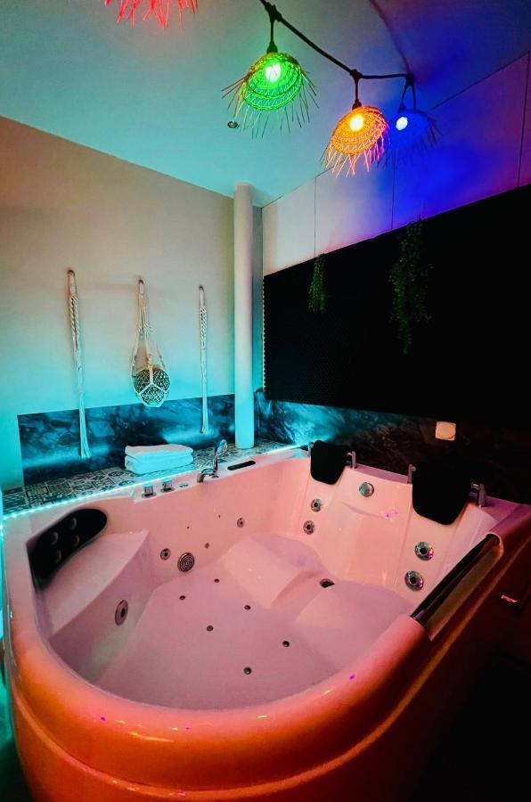 Jacuzzi Love Room Parigi Esterno foto