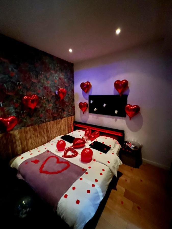 Jacuzzi Love Room Parigi Esterno foto